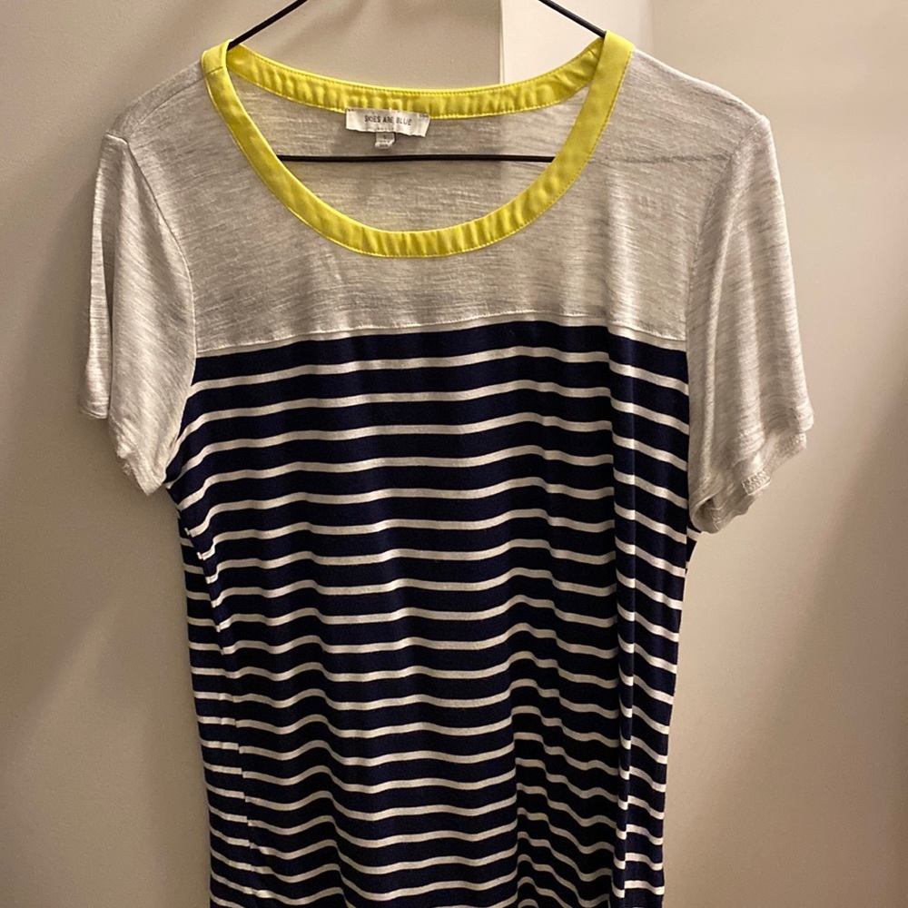 Super cute! Navy and white with neon accent neck!